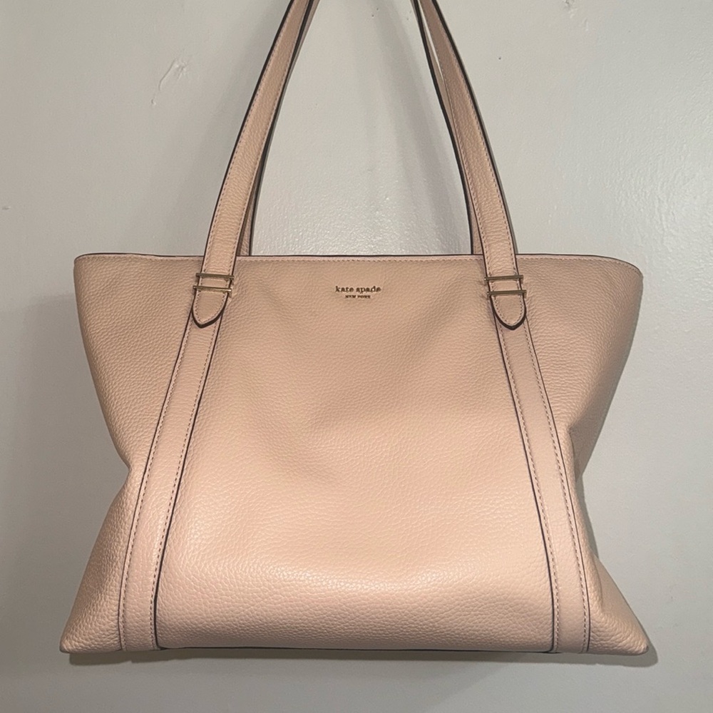 selling a kate spade purse! only used 2 times